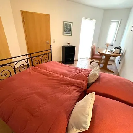 Отель Aki Homestay Mit Badezimmer Трир
